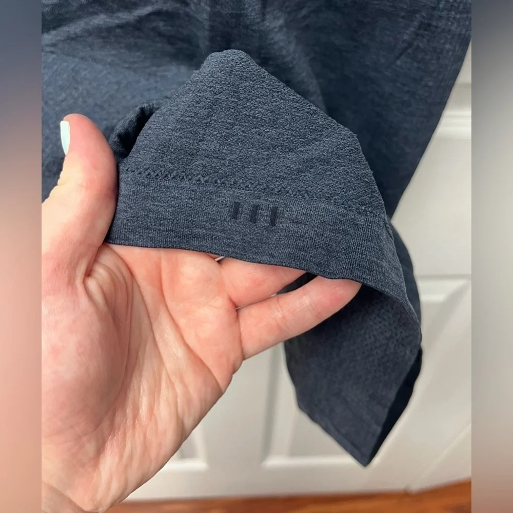 Lululemon Seamlessly Covered Tank (Navy) - Sz 8 - Picture 4 of 5